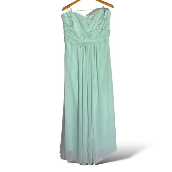 David's Bridal Mint Green Chiffon Strapless Sweetheart Bridesmaid Dress Long - Picture 2 of 6